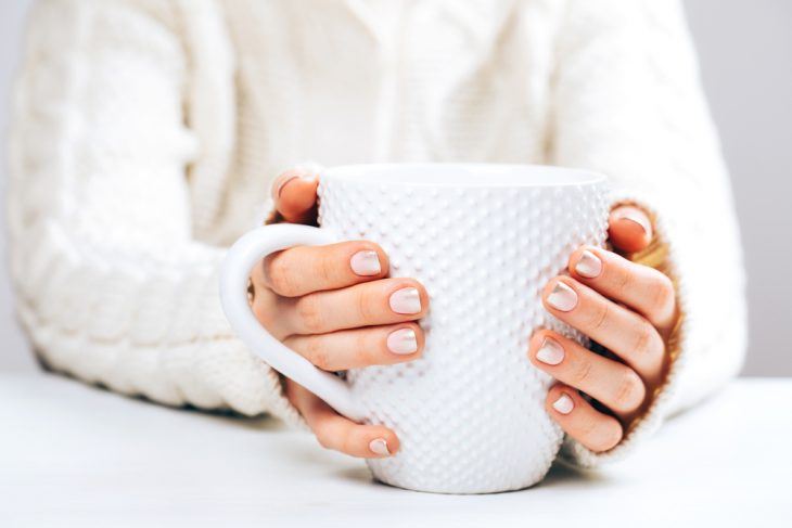 Почему обильное теплое питье полезно при простуде?