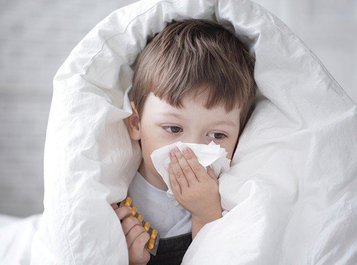 Что и как пить ребенку при простуде и гриппе?
