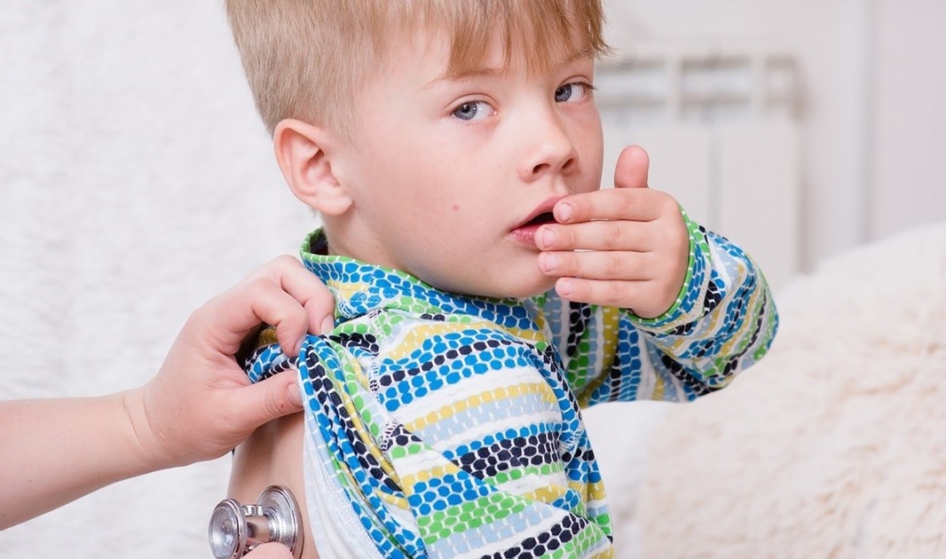 Лечение сухого гортанного кашля у ребенка: как распознать врага и вовремя его обезвредить?