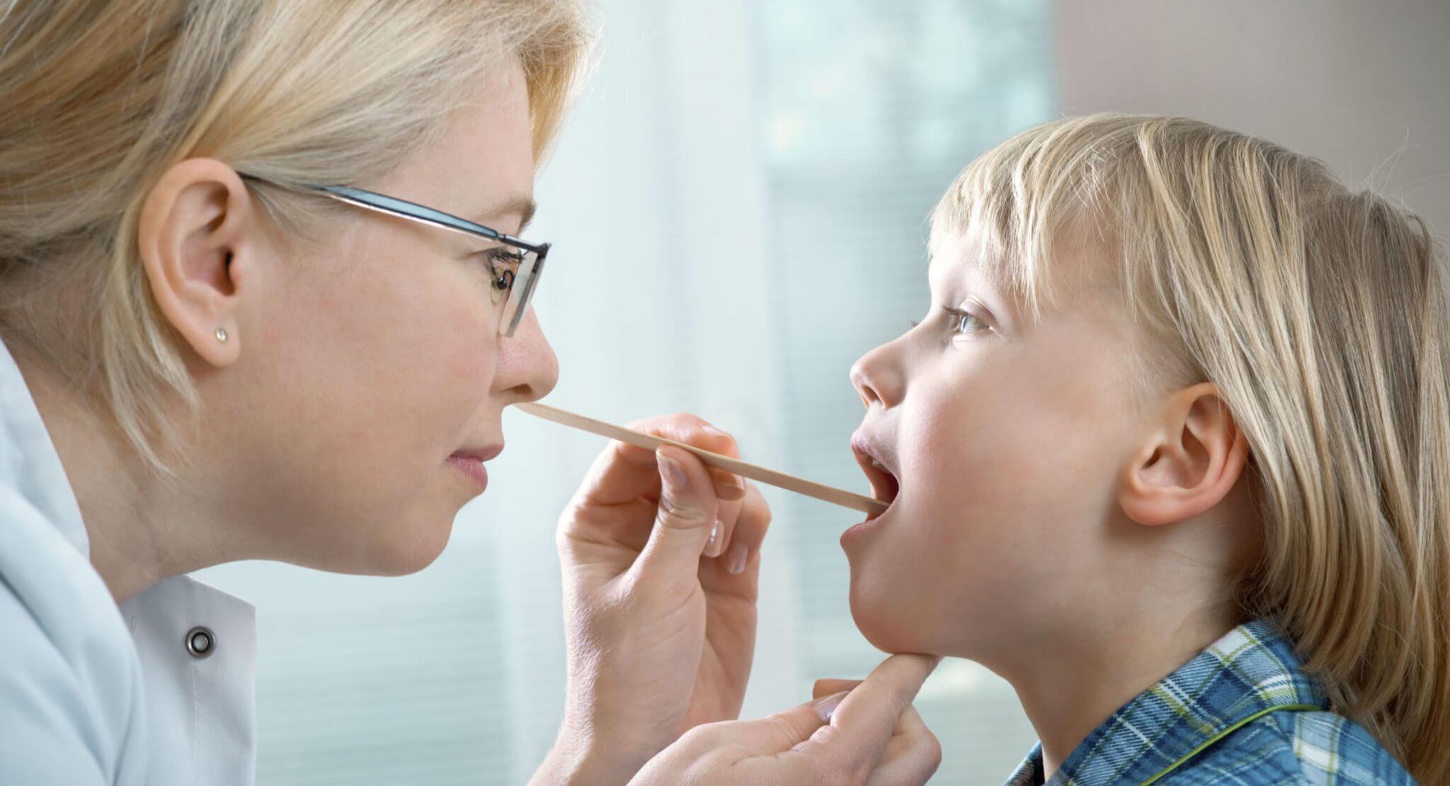 Красное и воспаленное горло у ребенка – способы лечения