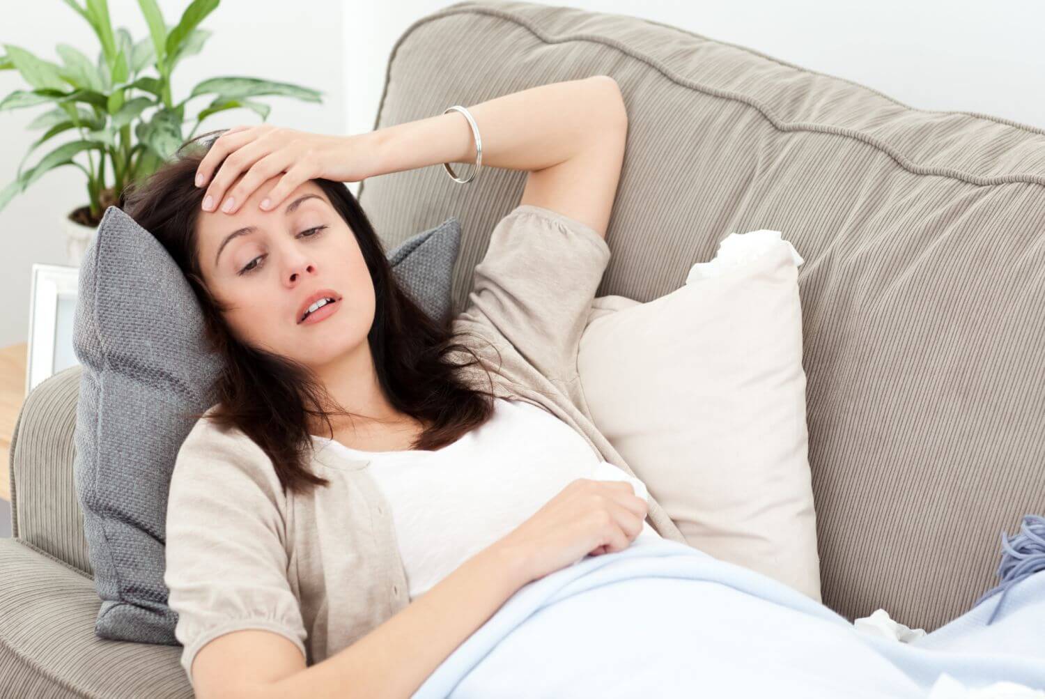Почему при гриппе или простуде у взрослых бывает тошнота и рвота?
