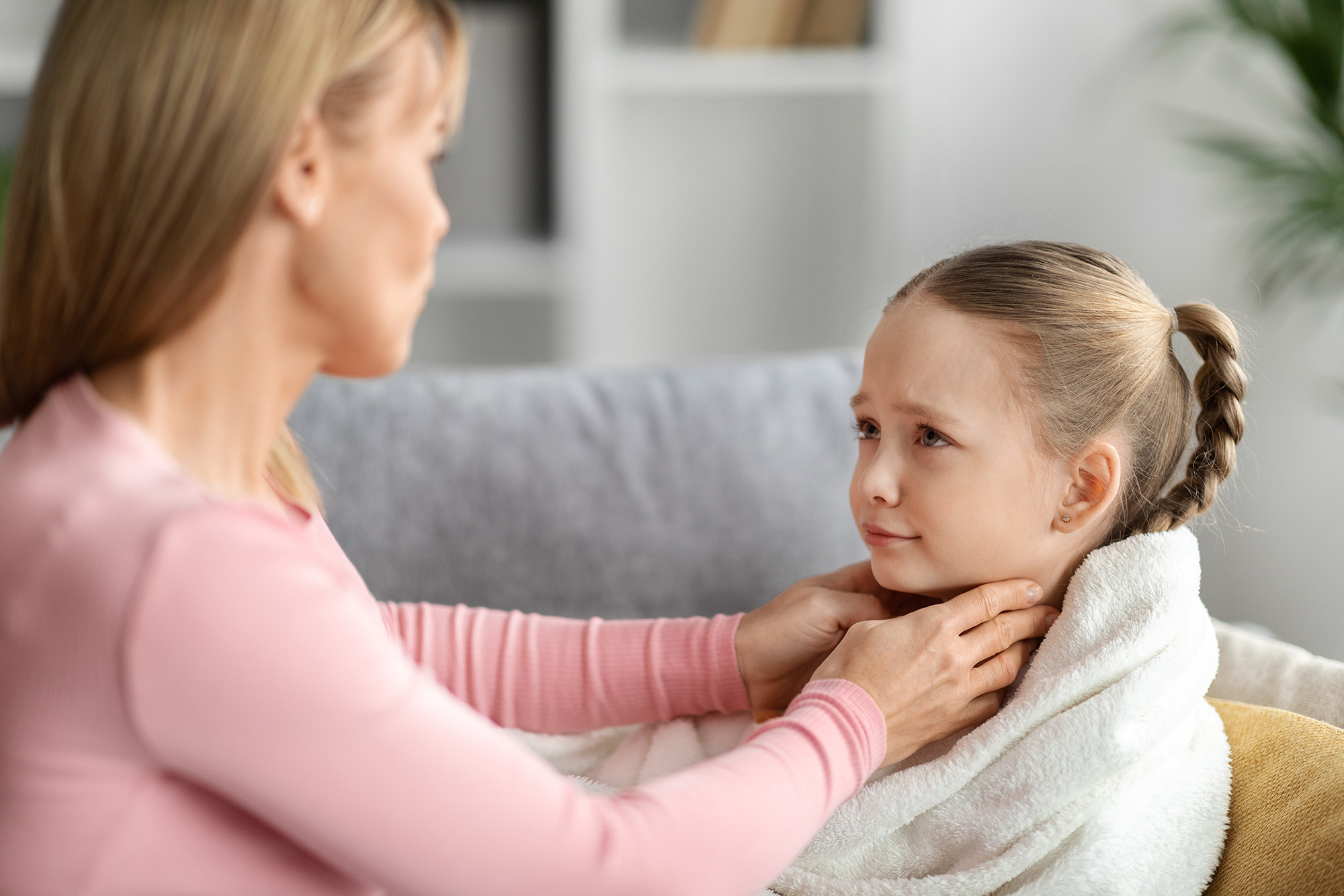 Боль в горле у детей: причины и лечение